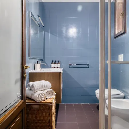 Your Sunny Getaway In Porta Venezia Dist...