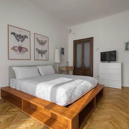Your Sunny Getaway In Porta Venezia Dist...