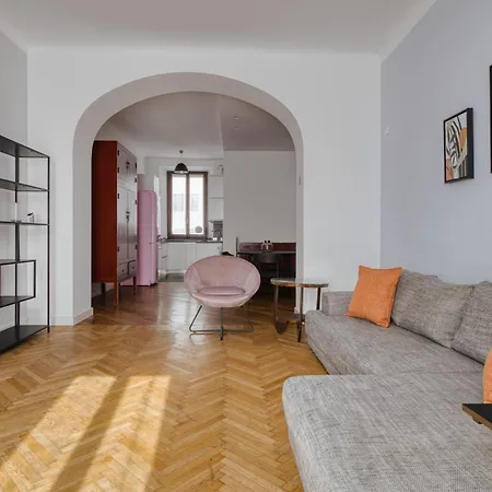 Your Sunny Getaway In Porta Venezia Dist...